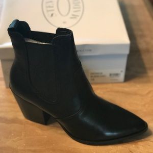 Women's Steve Madden Patricia Bootie - 10 - Black